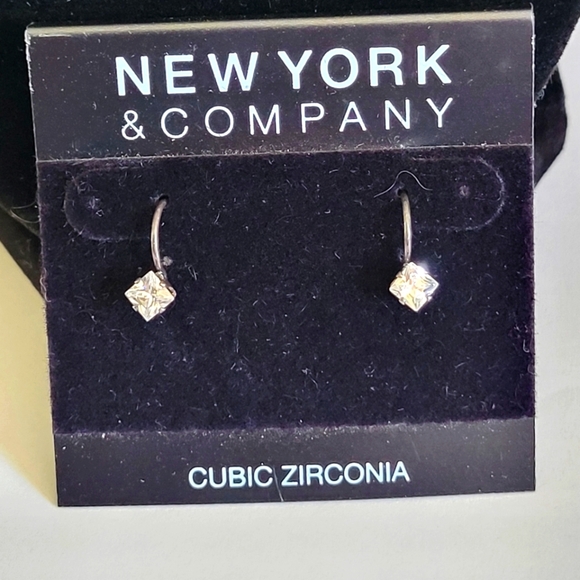 🌟New York & Company Silver Cubic Zirconia Earrings Dangles NEW - Picture 1 of 4